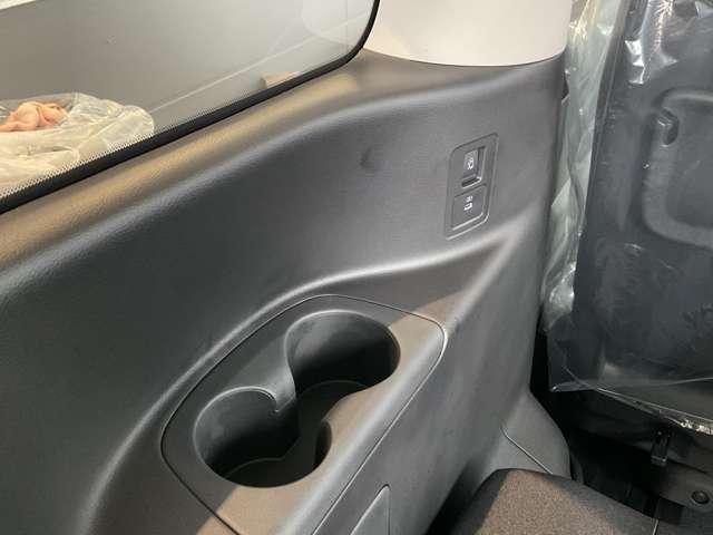 セレナ ｅ－パワー　ハイウェイスターＶ　雹害車／１００Ｖ　ＡＣ電源（１５００Ｗ）・寒冷地仕様（ホットプラスパック）＋不凍液＋ＰＴＣ素子ヒーター・アラモニター・インテリルームミラー・ドラレコ・ＬＥＤヘッドライト・ＮＣナビ・ＥＴＣ２．０・ＳＯＳ（51枚目）