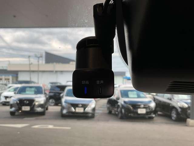 ノート  ニッサンコネクトナビ・SOSコールボタン・ETC車載器2.0・アラウンドビューモニター・インテリジェントルームミラー・BSW・BSI・RCTA・ワイヤレス充電器・ドライブレコーダー(F&R)(7枚目)