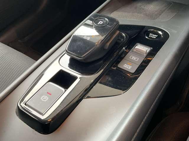 ノート  ニッサンコネクトナビ・SOSコールボタン・ETC車載器2.0・アラウンドビューモニター・インテリジェントルームミラー・BSW・BSI・RCTA・ワイヤレス充電器・ドライブレコーダー(F&R)(15枚目)