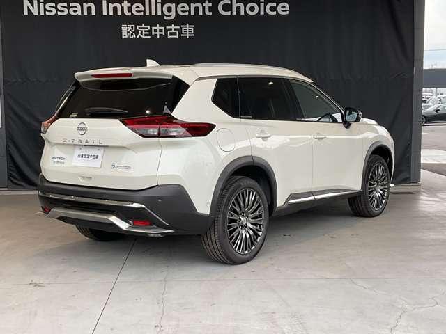 エクストレイル オーテック アドバンスドパッケージ e-4ORCE 雹害車/ニッサンコネクトナビゲーションシステム・SOSコール・インテリジェントルームミラー・アラウンドビューモニター・プロパイロット・左右後席温度調整独立制御エアコン・ワイヤレス充電器・ETC車載器(2枚目)
