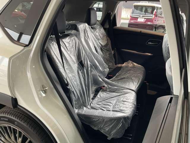 エクストレイル オーテック アドバンスドパッケージ e-4ORCE 雹害車/ニッサンコネクトナビゲーションシステム・SOSコール・インテリジェントルームミラー・アラウンドビューモニター・プロパイロット・左右後席温度調整独立制御エアコン・ワイヤレス充電器・ETC車載器(16枚目)