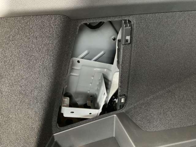 エクストレイル オーテック アドバンスドパッケージ e-4ORCE 雹害車/ニッサンコネクトナビゲーションシステム・SOSコール・インテリジェントルームミラー・アラウンドビューモニター・プロパイロット・左右後席温度調整独立制御エアコン・ワイヤレス充電器・ETC車載器(48枚目)