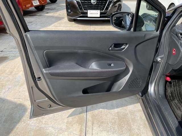 ノート 　純正メモリーナビ・ナビ取付パッケージ・アラモニ・ルームミラー・ＢＳＷ・ＢＳＩ・ＲＣＴＡ・リモコンドアミラー・インテリキー・ＬＥＤヘッドランプ・アダプティブＬＥＤヘッドライトシステム・ＬＥＤフォグランプ（51枚目）