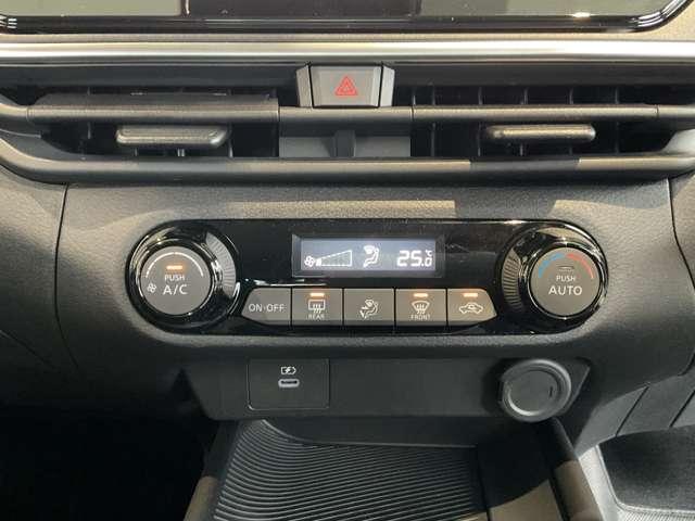 ノート 純正メモリーナビゲーション・インテリジェントルームミラー・インテリジェントアラウンドビューモニター・BSW+BSI+RCTA・ 16インチホイールカバー・オートエアコン・インテリジェントキー(2本)(11枚目)