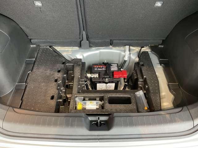 ノート 純正メモリーナビゲーション・インテリジェントルームミラー・インテリジェントアラウンドビューモニター・BSW+BSI+RCTA・ 16インチホイールカバー・オートエアコン・インテリジェントキー(2本)(17枚目)