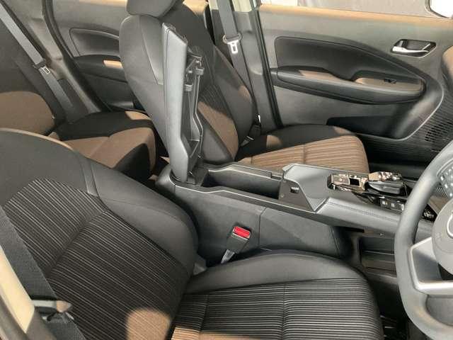 ノート 純正メモリーナビゲーション・インテリジェントルームミラー・インテリジェントアラウンドビューモニター・BSW+BSI+RCTA・ 16インチホイールカバー・オートエアコン・インテリジェントキー(2本)(30枚目)