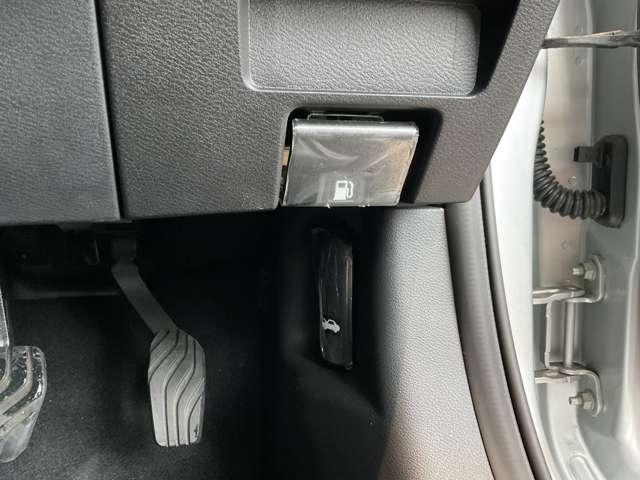 ノート 純正メモリーナビゲーション・インテリジェントルームミラー・インテリジェントアラウンドビューモニター・BSW+BSI+RCTA・ 16インチホイールカバー・オートエアコン・インテリジェントキー(2本)(42枚目)