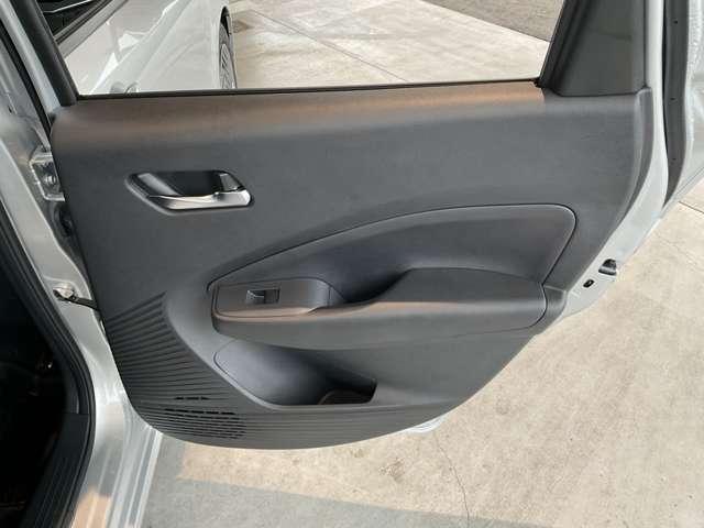 ノート 純正メモリーナビゲーション・インテリジェントルームミラー・インテリジェントアラウンドビューモニター・BSW+BSI+RCTA・ 16インチホイールカバー・オートエアコン・インテリジェントキー(2本)(47枚目)