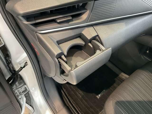 ノート 純正メモリーナビゲーション・インテリジェントルームミラー・インテリジェントアラウンドビューモニター・BSW+BSI+RCTA・ 16インチホイールカバー・オートエアコン・インテリジェントキー(2本)(55枚目)