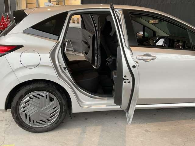 ノート 純正メモリーナビゲーション・インテリジェントルームミラー・インテリジェントアラウンドビューモニター・BSW+BSI+RCTA・ 16インチホイールカバー・オートエアコン・インテリジェントキー(2本)(62枚目)