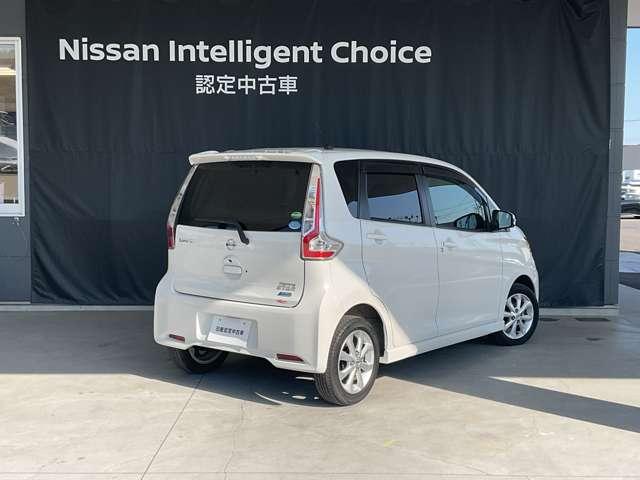 納車前に点検整備をさせていただきます。全車走行距離無制限のワイド保証付きですので安心してお乗りいただけます。