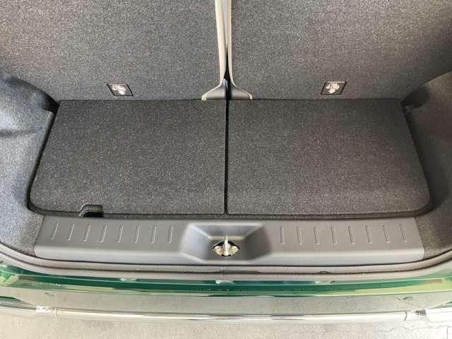ラゲッジスペースは後席をスライドさせることにより広くすることが出来ます。