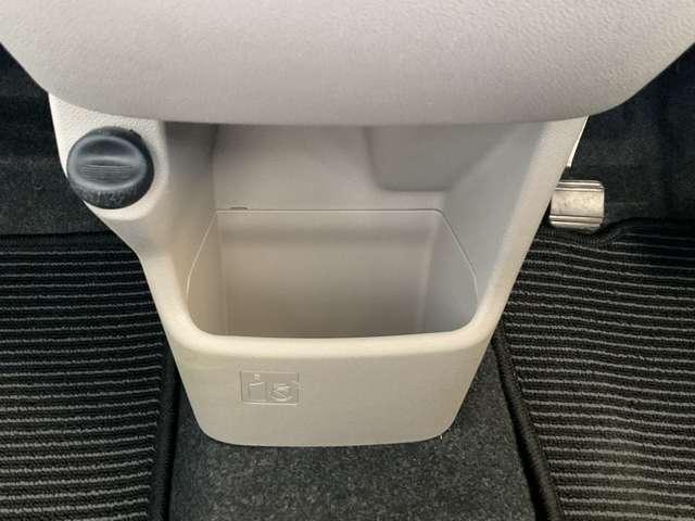 インストロアボックス、１２ボルト電源ソケットもあります。