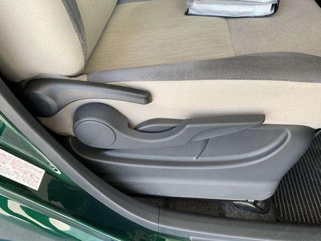 快適に運転できるドライブポジション！シートリフターもあるので無理のない運転姿勢がとれます。
