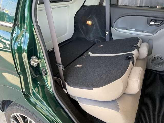リヤシートは５：５分割で倒せ、前後スライドとリクライニングが出来て、リヤシートを前方に倒せば、大きな荷物も載せられます。