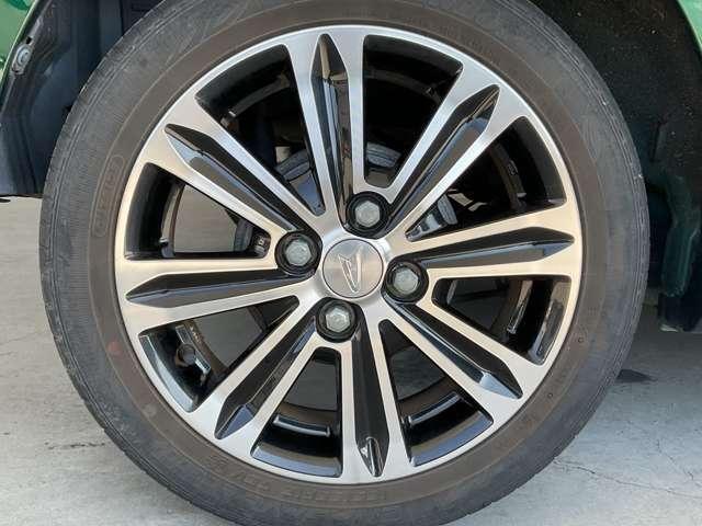 純正１５インチアルミホイール。