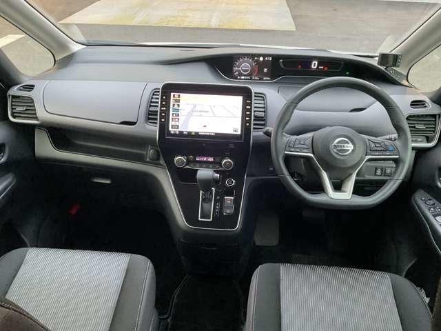 セレナ ２．０　ハイウェイスター　Ｖ　純正ナビ／オートデュアルエアコン／前方ドラ（4枚目）