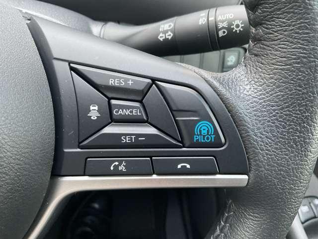 セレナ ２．０　ハイウェイスター　Ｖ　純正ナビ／オートデュアルエアコン／前方ドラ（9枚目）