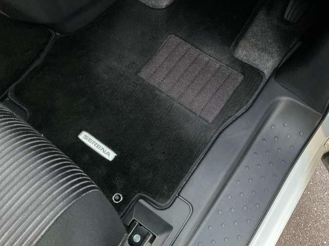 セレナ ２．０　ハイウェイスター　Ｖ　純正ナビ／オートデュアルエアコン／前方ドラ（13枚目）