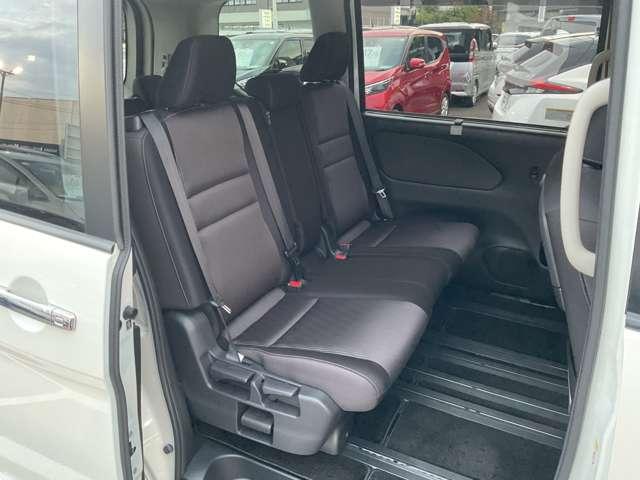 セレナ ２．０　ハイウェイスター　Ｖ　純正ナビ／オートデュアルエアコン／前方ドラ（15枚目）