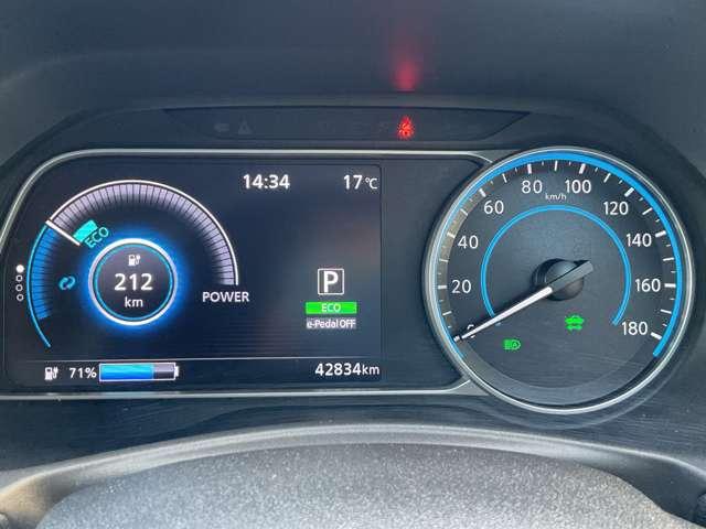 リーフ Ｘ　メーカーオプションナビ・１６インチアルミ・アラウンドビューモニター・前席シートヒーター・オートスピードコントロール・ＥＴＣ・社外製ドラレコ（Ｆ＆Ｒ）・セキュリティ＆セーフティーパックスタンダード（6枚目）