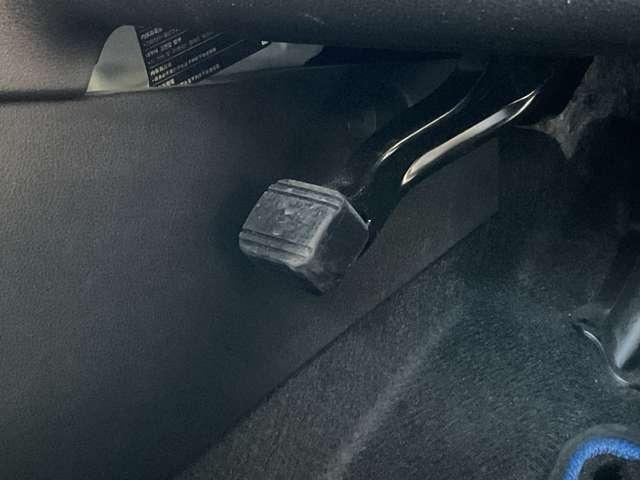 リーフ Ｘ　メーカーオプションナビ・１６インチアルミ・アラウンドビューモニター・前席シートヒーター・オートスピードコントロール・ＥＴＣ・社外製ドラレコ（Ｆ＆Ｒ）・セキュリティ＆セーフティーパックスタンダード（13枚目）