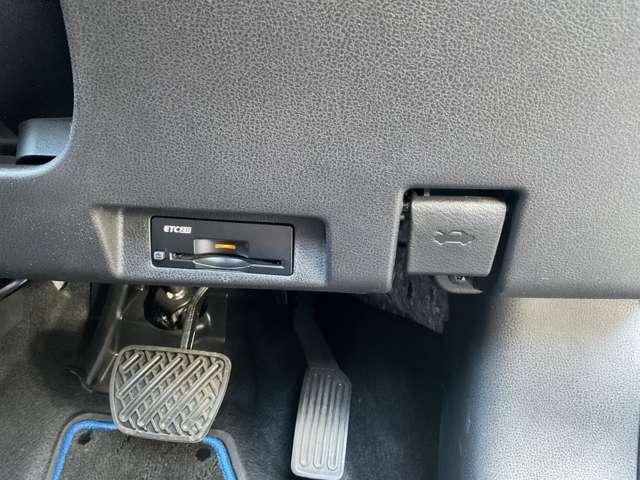 リーフ Ｘ　メーカーオプションナビ・１６インチアルミ・アラウンドビューモニター・前席シートヒーター・オートスピードコントロール・ＥＴＣ・社外製ドラレコ（Ｆ＆Ｒ）・セキュリティ＆セーフティーパックスタンダード（16枚目）