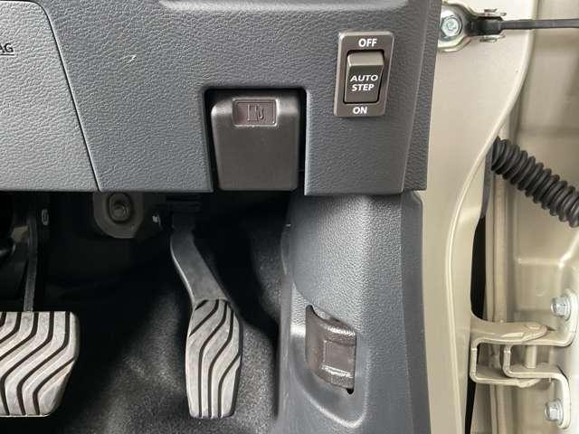 ルークス 後席左側オートステップ・乗降グリップ(助手席)・後席大型乗降グリップ(助手席側)・ハンズフリーオートスライドドア(両側)・インテリジェントルームミラー・SOSコールボタン・14インチアルミホイール(39枚目)