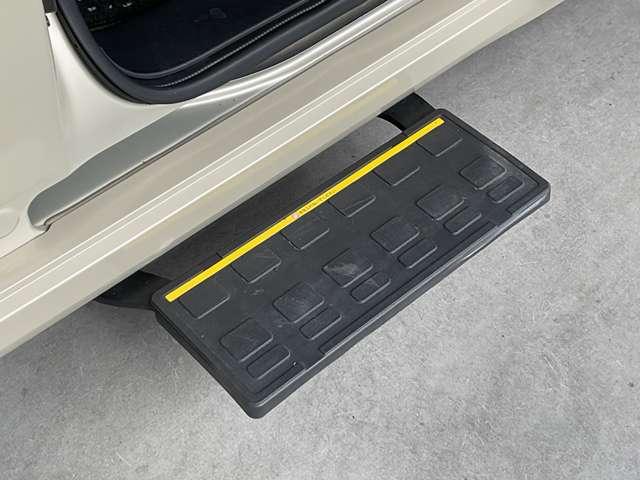 ルークス 後席左側オートステップ・乗降グリップ(助手席)・後席大型乗降グリップ(助手席側)・ハンズフリーオートスライドドア(両側)・インテリジェントルームミラー・SOSコールボタン・14インチアルミホイール(64枚目)