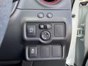 運転席右側に配置されたスイッチ。