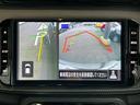 画像の左側は運転席から見ることのできないフロント左側を映している画像です、狭い道や幅寄せ時に便利です。