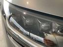 アダプティブLEDヘッドライトシステム、片側に12個あるLEDを1個ずつを点けたり消したりすることで、対向車や先行車のドライバーに眩しい思いをさせることなく、必要なところだけを遠くまで照射するシステム