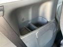 後席左側トリムトレイ。