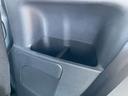 後席右側トリムトレイ。