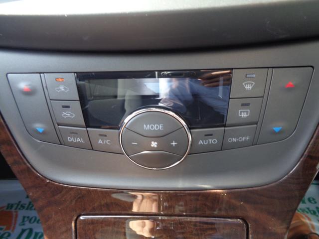 オートエアコン搭載で快適な車内でドライブが楽しめます