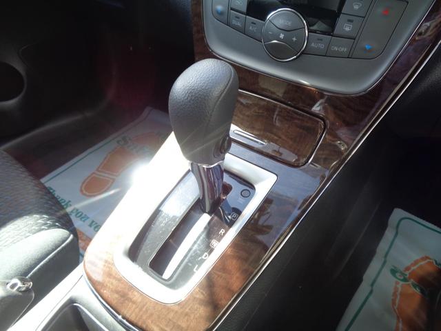 大人の雰囲気のある木目調のデザイン！