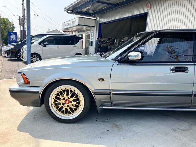 グロリア ブロアム　ターボ　２．０ブロアムツインカムターボ　新車整備手帳　純正キー　取り扱い説明書　車高調　ＢＢＳーＬＭ１７インチ　前後ＶＩＰバンパー　リモコンエンジンスターター　リモコンドアロック　Ｅｐｌｕｓダブル出しマフラー（12枚目）