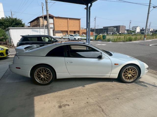 フェアレディＺ ３００ＺＸ　２ｂｙ２　Ｔバールーフ　ディーバールーフボード　４人乗り　ＲＡＹＳ１８インチアルミ　タイヤ４本新品　キーレス　オリジナルキー　トランクスポイラー　パワーシート　オートエアコン（5枚目）