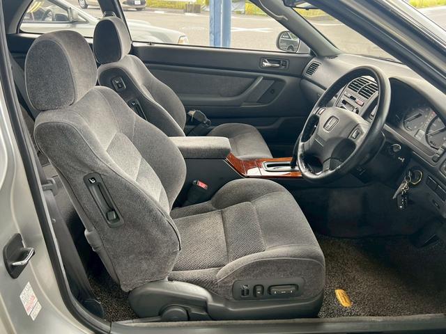 レジェンドクーペ β　フルノーマル車　パワーシート　オートエアコン　電動サンルーフ　チルド機能付き　メモリーシート　キーレス　ＳＯＮＹコンポ　後期モデル　ＥＴＣ　トランクスポイラー　オートアンテナ　イージークローザードア（21枚目）