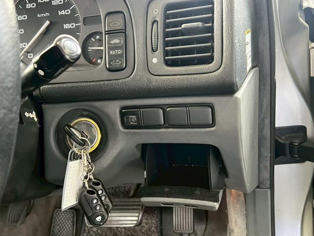 レジェンドクーペ β　フルノーマル車　パワーシート　オートエアコン　電動サンルーフ　チルド機能付き　メモリーシート　キーレス　ＳＯＮＹコンポ　後期モデル　ＥＴＣ　トランクスポイラー　オートアンテナ　イージークローザードア（30枚目）