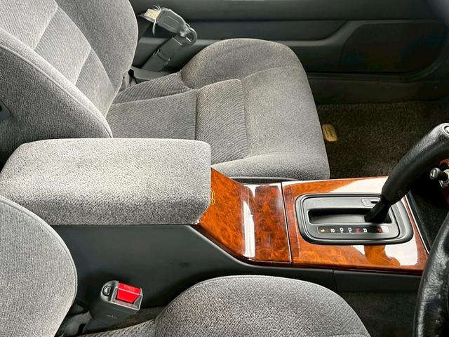 レジェンドクーペ β　フルノーマル車　パワーシート　オートエアコン　電動サンルーフ　チルド機能付き　メモリーシート　キーレス　ＳＯＮＹコンポ　後期モデル　ＥＴＣ　トランクスポイラー　オートアンテナ　イージークローザードア（41枚目）