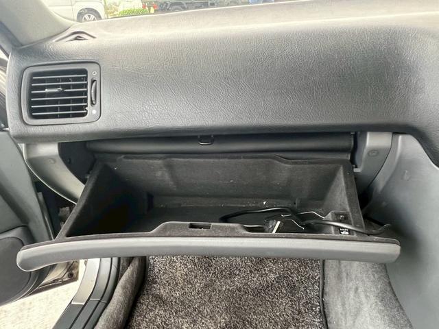 レジェンドクーペ β　フルノーマル車　パワーシート　オートエアコン　電動サンルーフ　チルド機能付き　メモリーシート　キーレス　ＳＯＮＹコンポ　後期モデル　ＥＴＣ　トランクスポイラー　オートアンテナ　イージークローザードア（47枚目）