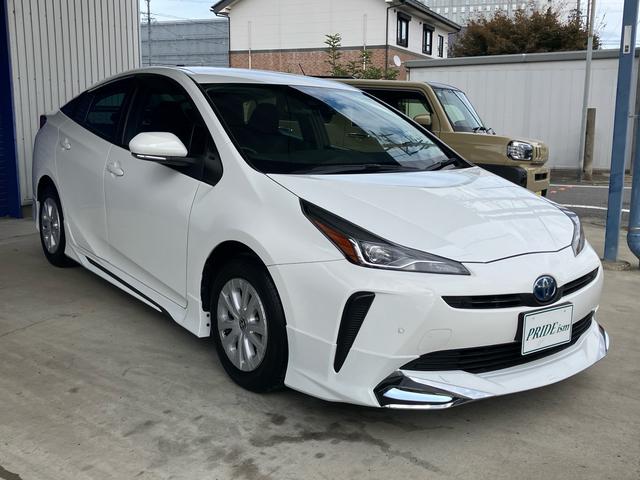 プリウス Ｓ　後期モデル　新品社外フルエアロ　ＬＥＤデイライト付き　カロッツェリアナビ　バックカメラ　ＥＴＣ　ＣＤ　ＤＶＤ　トヨタセーフティセンス　オートハイビーム　ＬＥＤヘッドライト　前後ドライブレコーダー（4枚目）