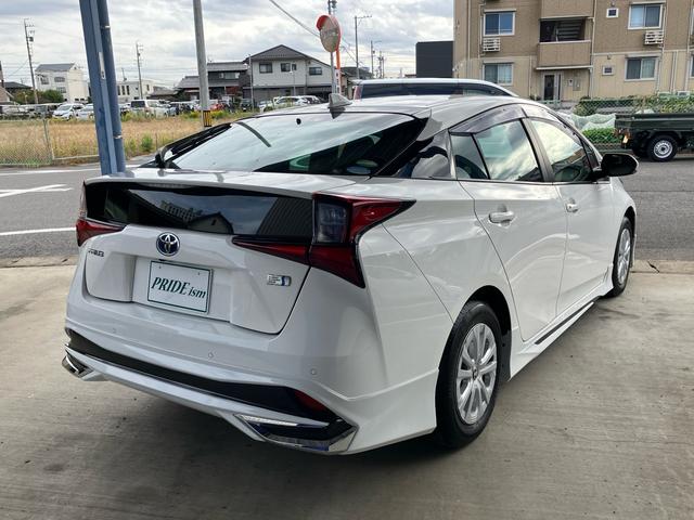 プリウス Ｓ　後期モデル　新品社外フルエアロ　ＬＥＤデイライト付き　カロッツェリアナビ　バックカメラ　ＥＴＣ　ＣＤ　ＤＶＤ　トヨタセーフティセンス　オートハイビーム　ＬＥＤヘッドライト　前後ドライブレコーダー（9枚目）