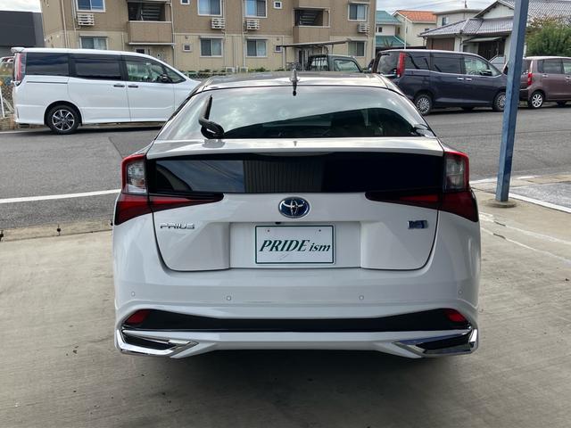 プリウス Ｓ　後期モデル　新品社外フルエアロ　ＬＥＤデイライト付き　カロッツェリアナビ　バックカメラ　ＥＴＣ　ＣＤ　ＤＶＤ　トヨタセーフティセンス　オートハイビーム　ＬＥＤヘッドライト　前後ドライブレコーダー（10枚目）