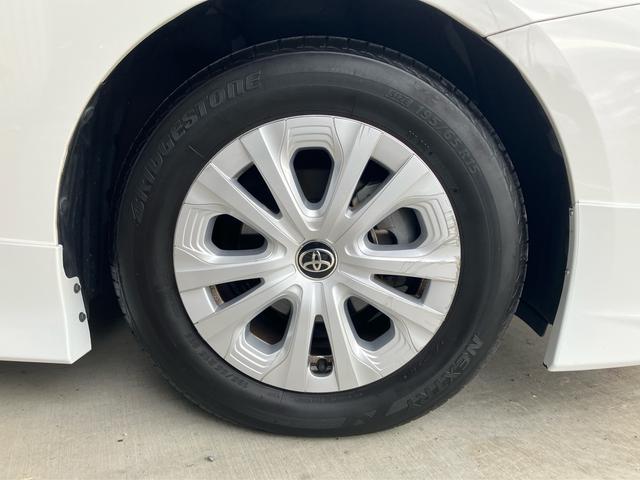 プリウス Ｓ　後期モデル　新品社外フルエアロ　ＬＥＤデイライト付き　カロッツェリアナビ　バックカメラ　ＥＴＣ　ＣＤ　ＤＶＤ　トヨタセーフティセンス　オートハイビーム　ＬＥＤヘッドライト　前後ドライブレコーダー（12枚目）