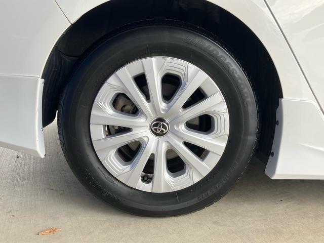 プリウス Ｓ　後期モデル　新品社外フルエアロ　ＬＥＤデイライト付き　カロッツェリアナビ　バックカメラ　ＥＴＣ　ＣＤ　ＤＶＤ　トヨタセーフティセンス　オートハイビーム　ＬＥＤヘッドライト　前後ドライブレコーダー（13枚目）