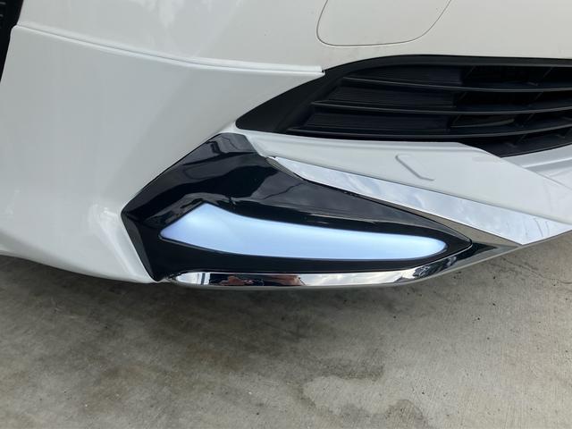 プリウス Ｓ　後期モデル　新品社外フルエアロ　ＬＥＤデイライト付き　カロッツェリアナビ　バックカメラ　ＥＴＣ　ＣＤ　ＤＶＤ　トヨタセーフティセンス　オートハイビーム　ＬＥＤヘッドライト　前後ドライブレコーダー（19枚目）