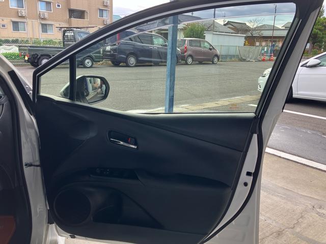 プリウス Ｓ　後期モデル　新品社外フルエアロ　ＬＥＤデイライト付き　カロッツェリアナビ　バックカメラ　ＥＴＣ　ＣＤ　ＤＶＤ　トヨタセーフティセンス　オートハイビーム　ＬＥＤヘッドライト　前後ドライブレコーダー（26枚目）