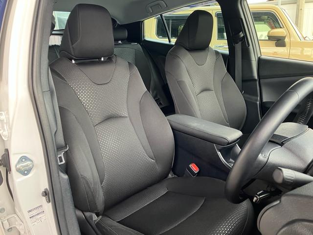 プリウス Ｓ　後期モデル　新品社外フルエアロ　ＬＥＤデイライト付き　カロッツェリアナビ　バックカメラ　ＥＴＣ　ＣＤ　ＤＶＤ　トヨタセーフティセンス　オートハイビーム　ＬＥＤヘッドライト　前後ドライブレコーダー（28枚目）